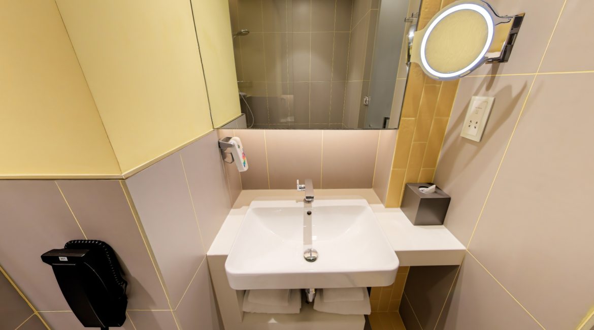 IBIS-Deira-bathroom-1